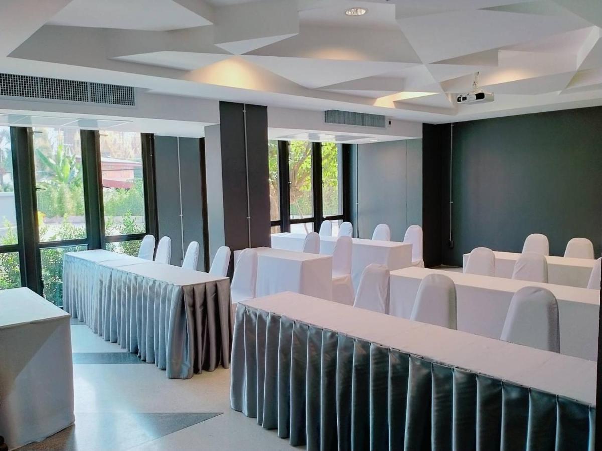 Ou Hotel Phitsanulok Exterior foto